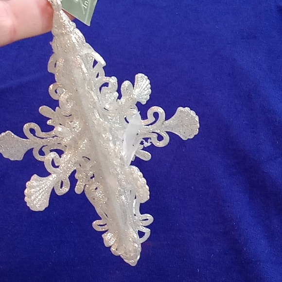 NEW  CLEAR SPARKLING SILVER SNOWFLAKE ORNAMENT BY SEASONS OF CANNON FALLS. - Picture 4 of 4